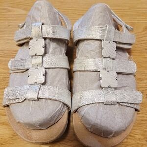 Women's Vionic Amber Strappy Sandals Cream Metallic Size 8